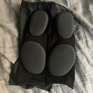 Yeezy Pods size 1 (6-8.5M) new